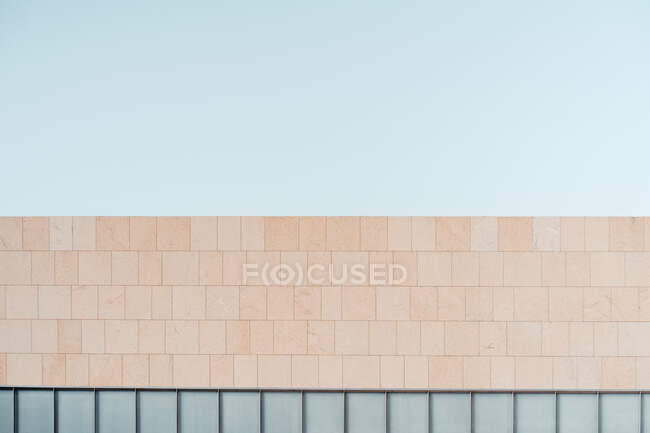 Exterior design of modern concrete construction with geometric angle walls against blue sky — Stock Photo