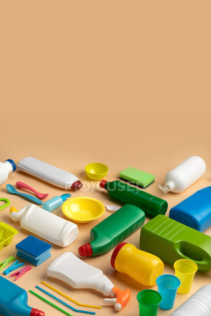 Fundo de diversos pacotes de plástico colorido — Fotografia de Stock