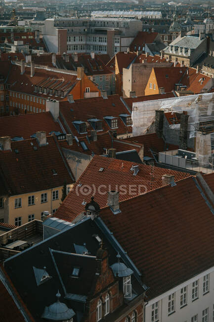 Dall'alto esterno della città tra la vecchia architettura di Copenaghen — Foto stock