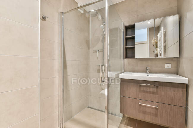 Luxury interior design of a bathroom with marble walls — Stock Photo
