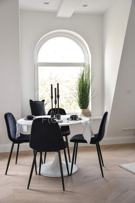 Роскошный и красивый дизайн интерьера столовой — стоковое фото