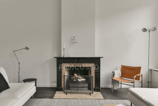 Cozy living room with a fireplace in apartment — Stock Photo