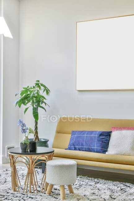 Luxo e bela sala de estar design de interiores — Fotografia de Stock