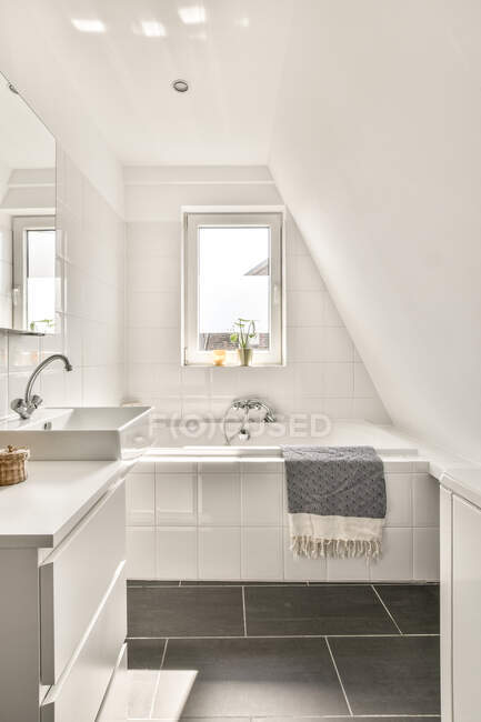 Interior design del bagno bello ed elegante — Foto stock