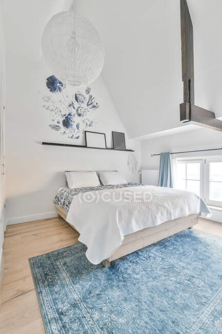 Camera da letto di lusso di casa in bellissimo design — Foto stock