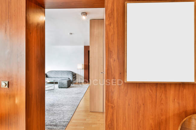 Luminoso design degli interni di una casa di lusso — Foto stock
