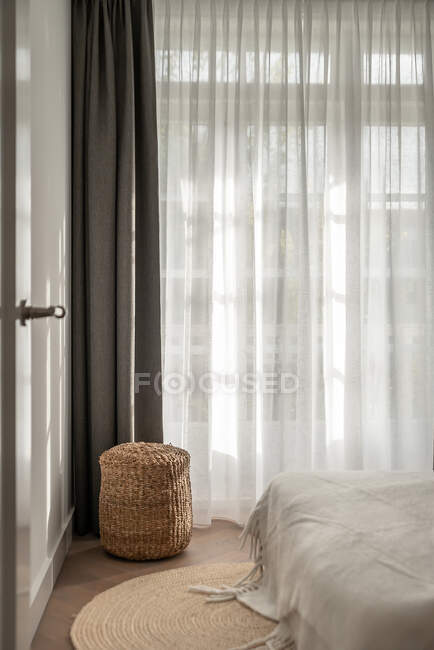 Design de interiores da sala de estar brilhante e bonita — Fotografia de Stock