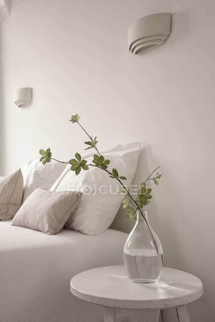 Bellissimo design interno della camera da letto moderna e accogliente — Foto stock