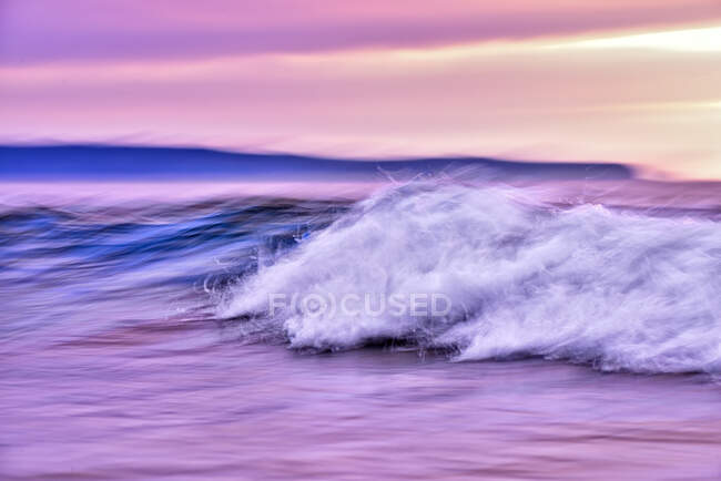 Sunset seascape with slow speed and sweep — Stock Photo