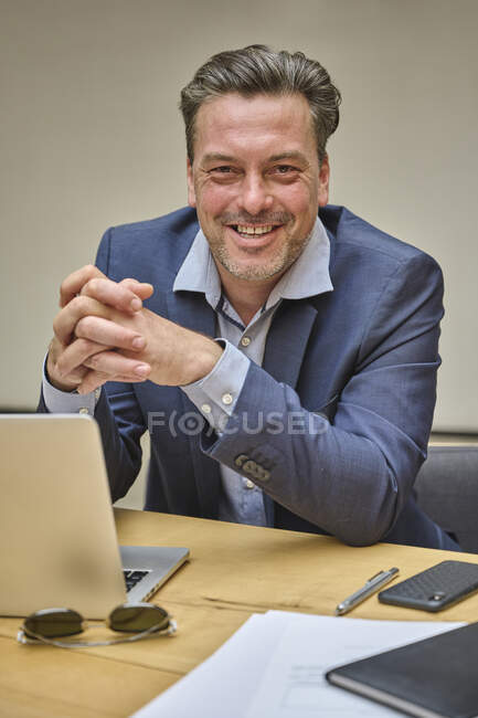 Designer at his desk working on his computer and looking at the camera — Stock Photo