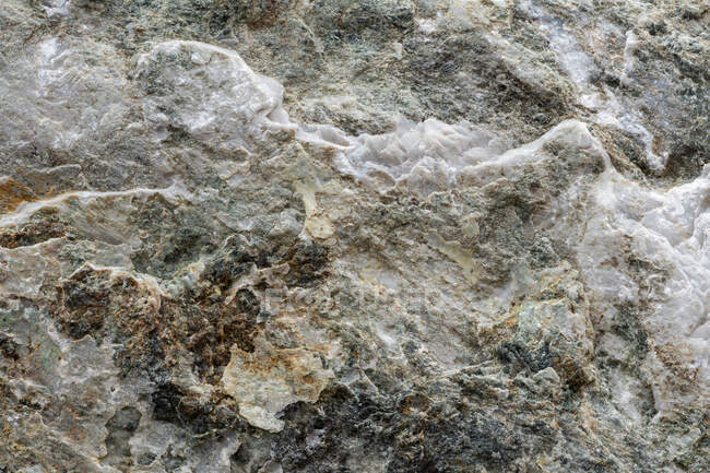 Vista dall'alto di sfondo ruvido strutturato di pietra minerale naturale con superficie irregolare — Foto stock