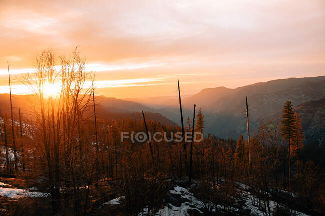 Great views of Yosemite National Park at sunset — Stock Photo