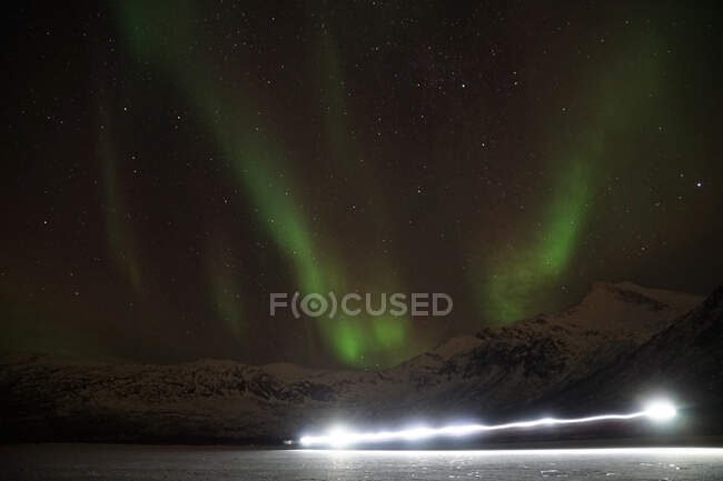 Espectacular aurora boreal en Tromso - foto de stock
