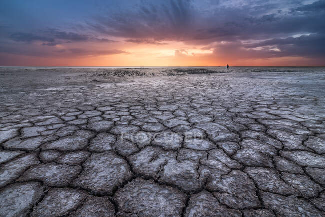 Breathtaking landscape of rough surface of salty lagoon in Toledo under bright sundown sky — Stock Photo