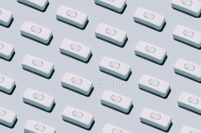 Концептуальний знімок кнопки електричного перемикача ізольовано на сірому фоні — стокове фото