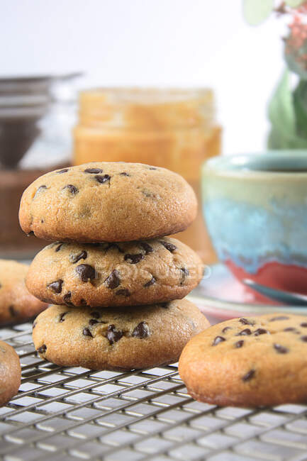 Close-up of some freshly made dark chocolate chip cookies — Stock Photo
