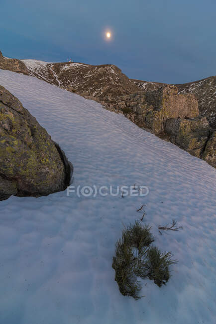Landscape of snowy valley and mountain range located in Sierra de Guadarrama National Park in Spain — Stock Photo