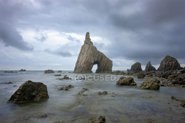 Spectacular scenery with foamy sea waves washing rough rocky formations of various shapes in campiecho beach in Asturias Spain — Stock Photo