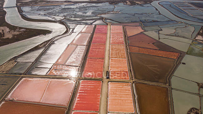 Вид с воздуха на соляные равнины в Андалусии, Испания — стоковое фото