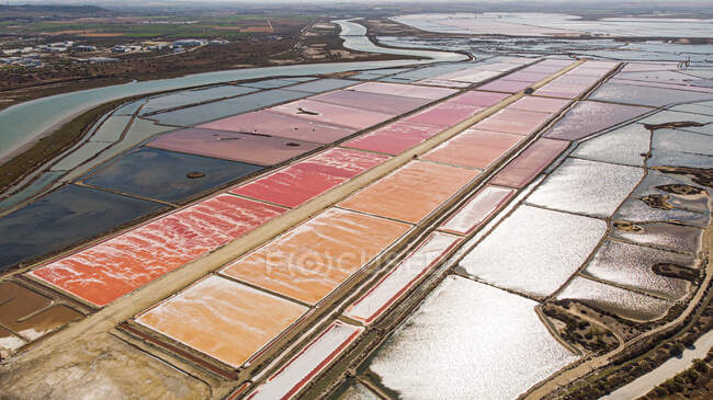 Vista aérea de drones de algumas salmouras em Andaluzia, Espanha — Fotografia de Stock