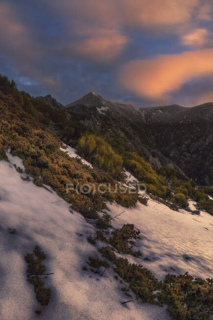 Wide angle of landscape of snowy mountains at sunset. National Park Sierra de Guadarrama, Spain — Stock Photo