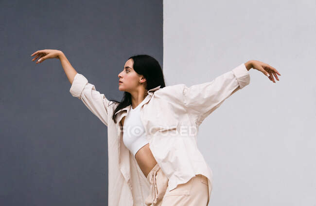Creative female dancer dancing in city street during performance — Stock Photo