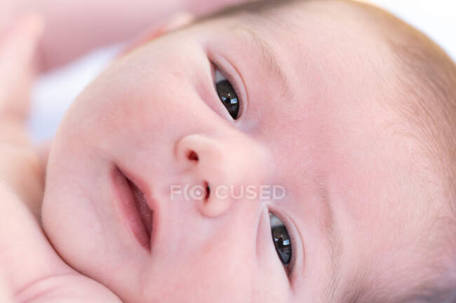 Adorable naked in infant sweetly lying on soft bed at home — Stock Photo
