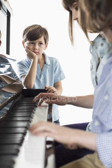 Mat I Doch Igrayut Na Pianino Dnevnoe Vremya Deti Stock Photo 126753584