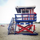 Зірки і смуги на lifeguard хатини — стокове фото