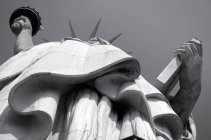 Freiheitsstatue gegen den Himmel — Stockfoto