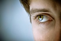 Olho masculino verde — Fotografia de Stock
