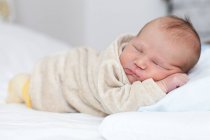 Newborn boy sleeping — Stock Photo