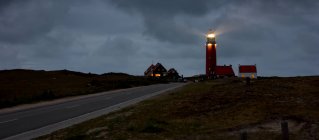 Тексельский маяк ночью — стоковое фото