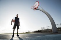 Man holding basketball ball in park — Stock Photo