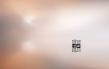 Stühle mitten im Salzsee — Stockfoto