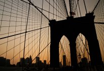 Ponte de Brooklyn ao pôr do sol — Fotografia de Stock