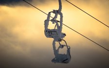 Elevador de cadeira congelado em Alpes — Fotografia de Stock