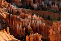 Перегляд скельними утвореннями у Брайс-Каньйон — стокове фото