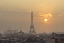 Cityscape with Eiffel Tower — Stock Photo