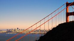 Puente Golden Gate con paisaje urbano - foto de stock
