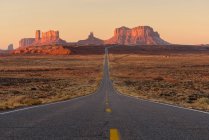 Monument Valley por la mañana - foto de stock