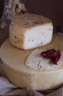 Сыр и острый перец — стоковое фото