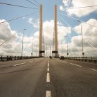 Vista ao longo das vias de tráfego da Ponte Dartford — Fotografia de Stock