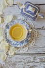 Tazza di tè e teiera — Foto stock