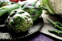 Artichoke and asparagus on table — Stock Photo