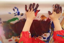 Toddler painting with hands — Stock Photo