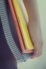 Menino segurando cadernos — Fotografia de Stock