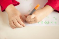 Girl learning to write — Stock Photo