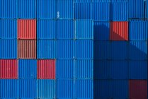 Склады морских контейнеров — стоковое фото