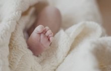 Petit pied de bébé — Photo de stock